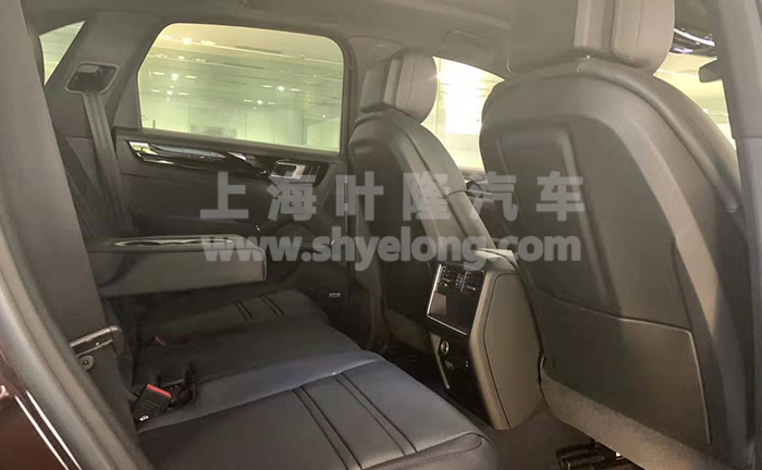 葉隆現車保時(shí)捷cayenne E-Hybrid 黑(hēi)黑(hēi)實拍(pāi)03.jpg