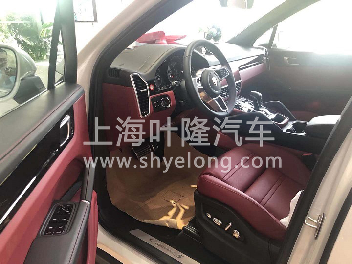 保時(shí)捷卡宴S白紅展廳現車 (2).jpg