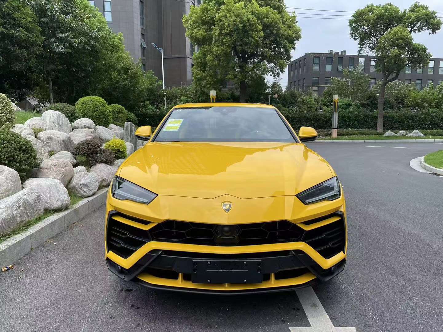 蘭博基尼urus 黃(huáng)黑(hēi)黃(huáng) 膠囊座椅 葉隆新車到店(diàn)